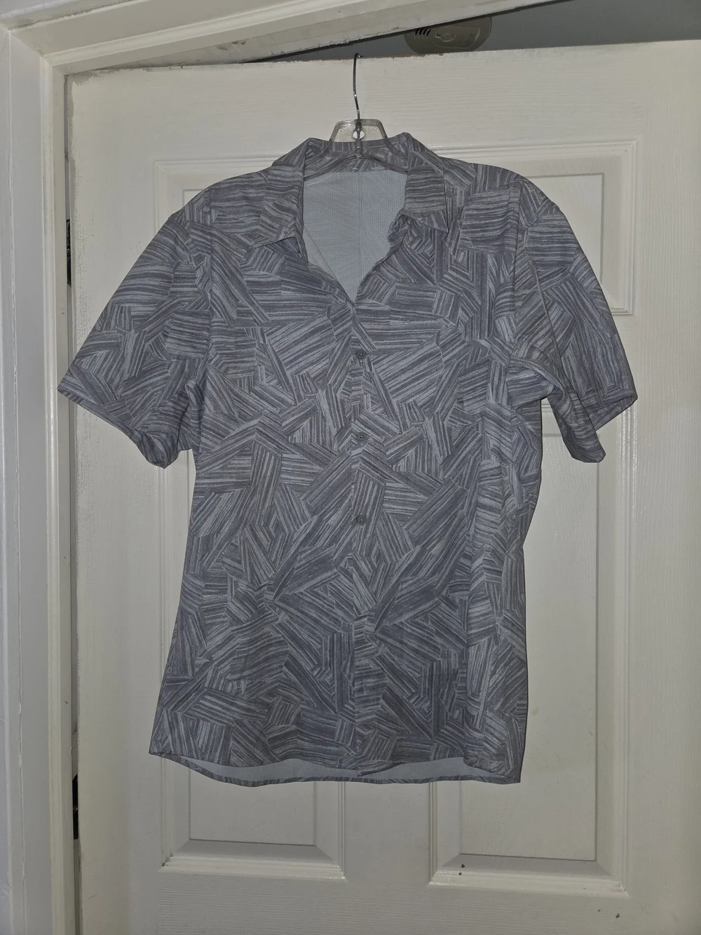 Lululemon Airing Easy Shirt Fits Large Men's Short-Sleeve Gray Patterned Shirt